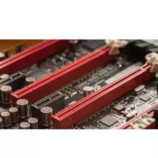 PCIe 插槽和通道 PCIe 插槽和通道